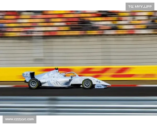 从草原到赛道:中国首位 F1 学院外卡车手师炜的飞驰人生 从草原到赛道:中国首位 F1 学院外卡车手师炜的飞驰人生